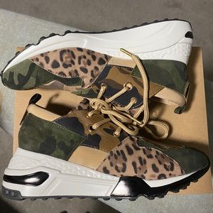 Steve Madden Cliff Khaki and Beige